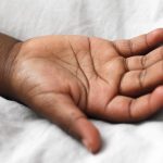 Ce înseamnă când visezi că cineva îți schimbă numele