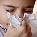 Primul ajutor în caz de convulsii. Cum protejezi persoana și când suni la 112